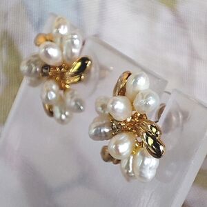 Fresh Water Pearl Gold Tone Clear Rhinestone Pierced Earrings NWOT